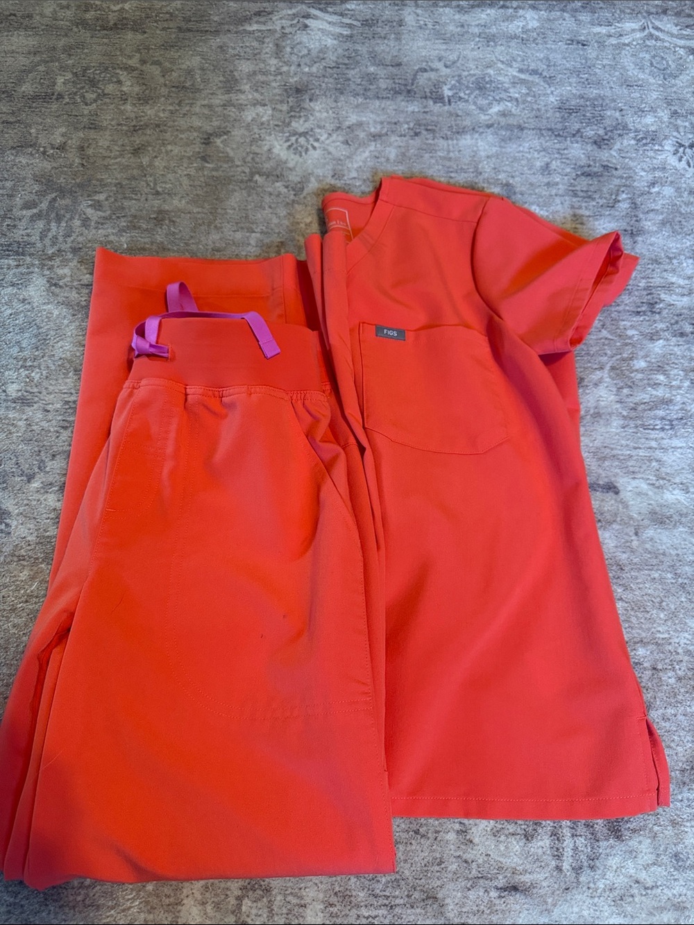 Figs Women's Fireside Isabel High Rise & Scrub Top Set Size SP